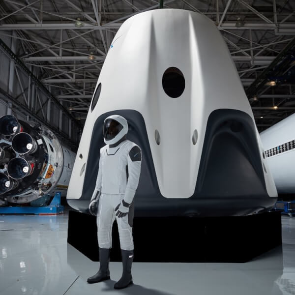 SpaceX. SpaceX Crew Dragon. Falcon 9. Dragon Capsule.