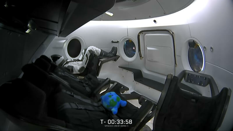 SpaceX. SpaceX crew dragon. spaceX dragon.