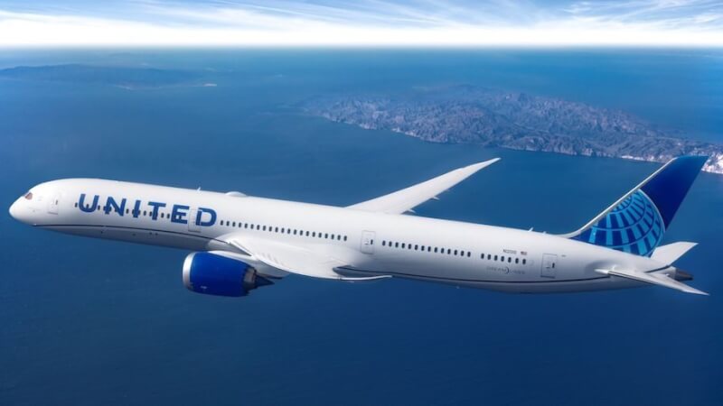 united airlines flight, boeing 777 plane engine fails, united airlines passangers recall the terrifying moment, united airlines boeing 777